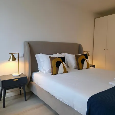 Spacious And Modern 2-bed With Garage Oporto