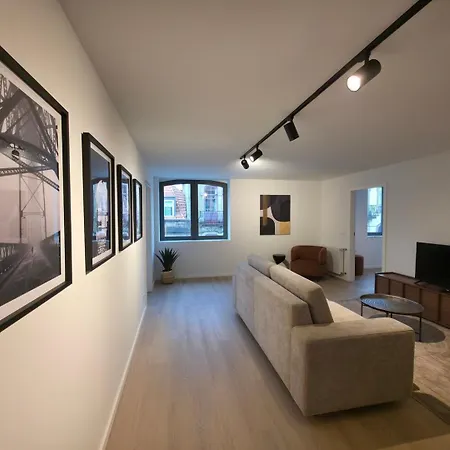 Spacious And Modern 2-bed With Garage * Oporto