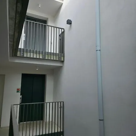 Lägenhet Spacious And Modern 2-bed With Garage