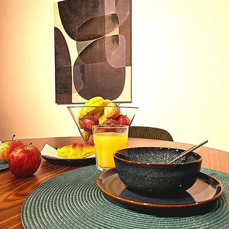 Spacious And Modern 2-bed With Garage *