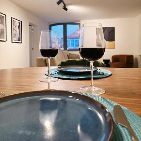 Spacious And Modern 2-bed With Garage Apartament *