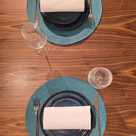 Spacious And Modern 2-bed With Garage *