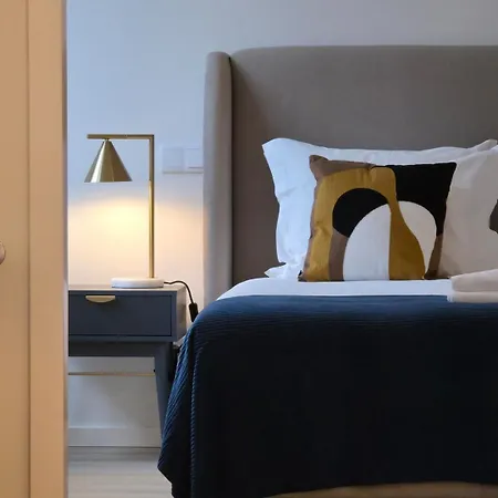Spacious And Modern 2-bed With Garage Porto