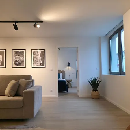 Spacious And Modern 2-bed With Garage *