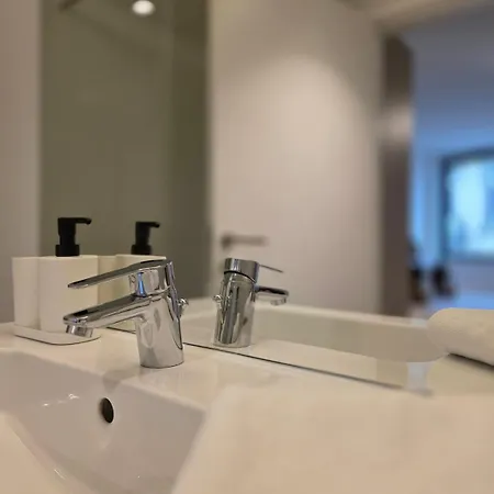 Spacious And Modern 2-bed With Garage Porto