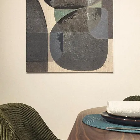 Spacious And Modern 2-bed With Garage *