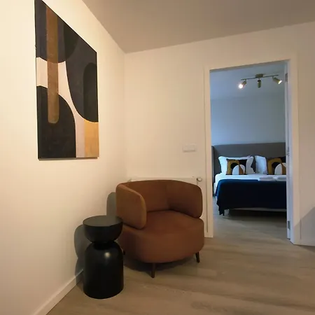 Spacious And Modern 2-bed With Garage