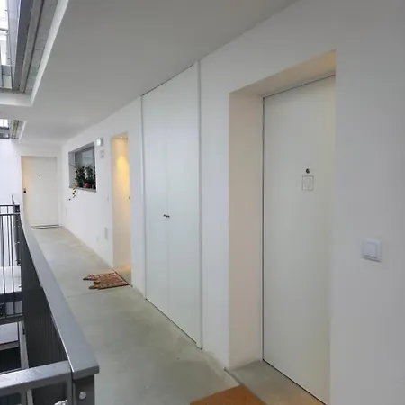 Spacious And Modern 2-bed With Garage Apartament *