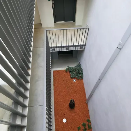 Spacious And Modern 2-bed With Garage *