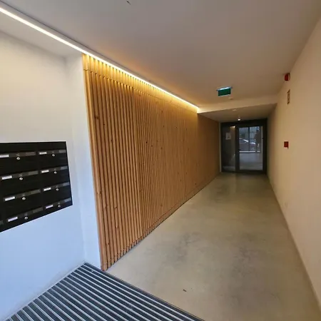 Spacious And Modern 2-bed With Garage