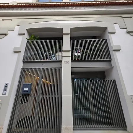 Spacious And Modern 2-bed With Garage *