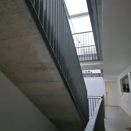 Spacious And Modern 2-bed With Garage