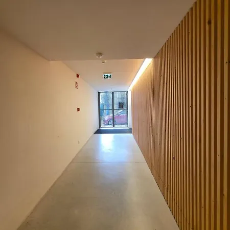 Spacious And Modern 2-bed With Garage Apartment