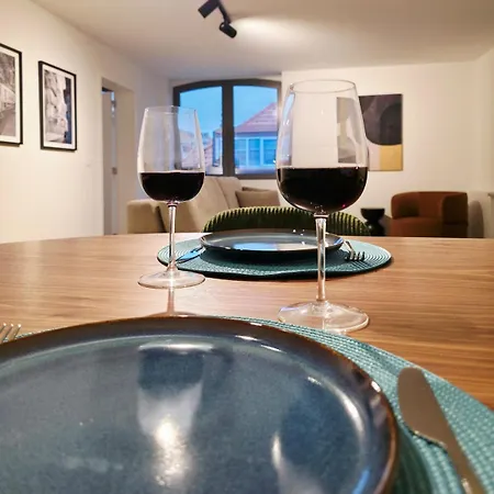 Spacious And Modern 2-bed With Garage 公寓