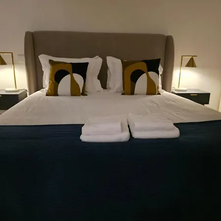 Spacious And Modern 2-bed With Garage Apartment
