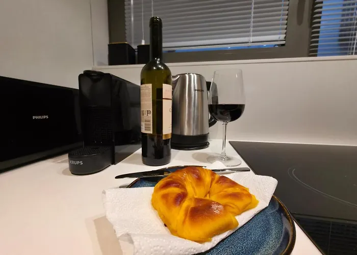 Spacious And Modern 2-bed With Garage Apartament