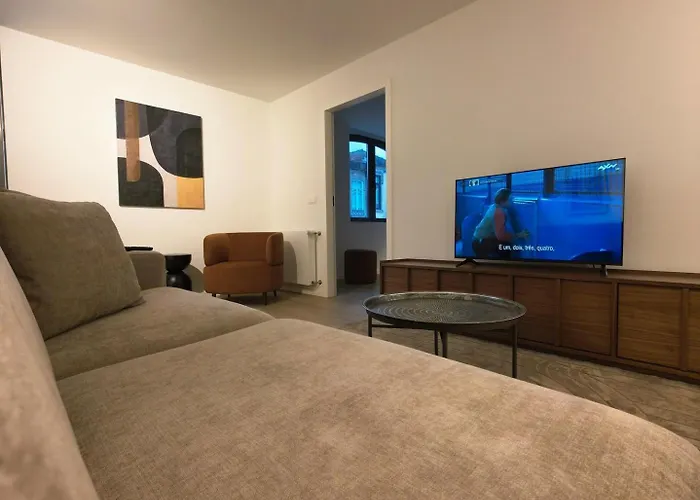 Spacious And Modern 2-bed With Garage Lejlighed