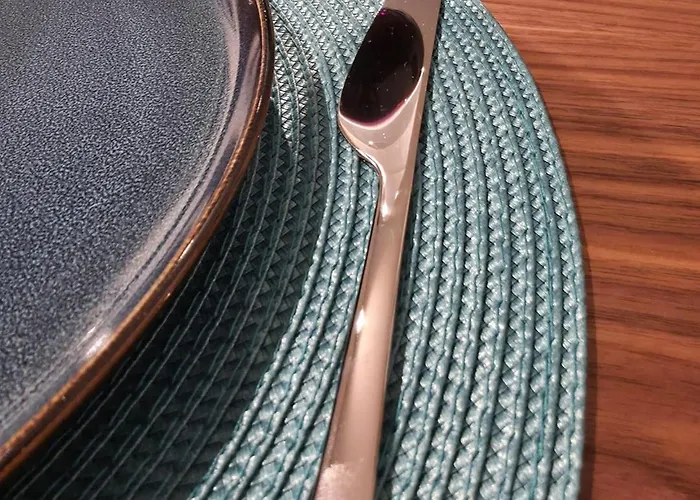 Lejlighed Spacious And Modern 2-bed With Garage