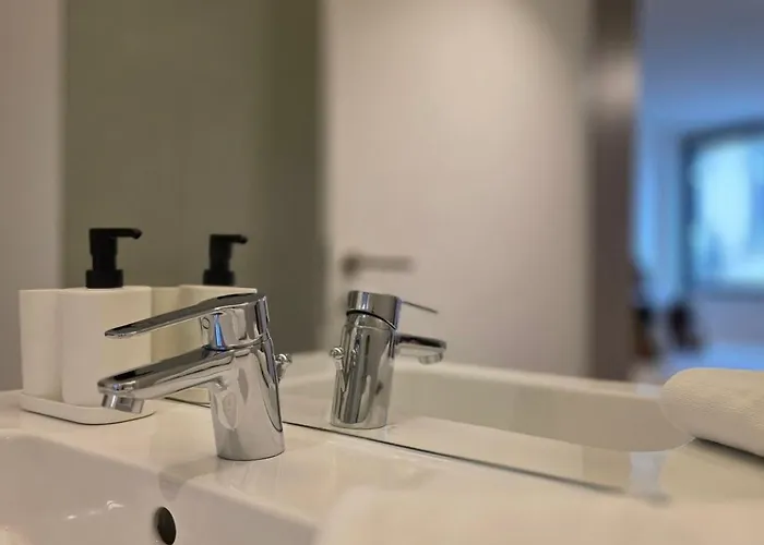 Spacious And Modern 2-bed With Garage Porto