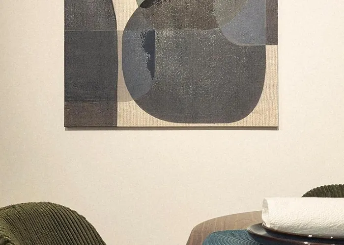 Spacious And Modern 2-bed With Garage *