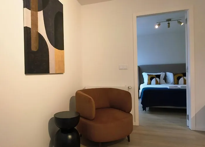 Spacious And Modern 2-bed With Garage