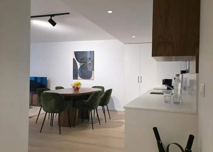 Spacious And Modern 2-bed With Garage *