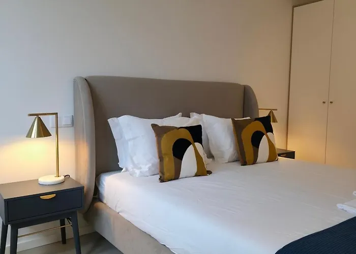 Spacious And Modern 2-bed With Garage Porto