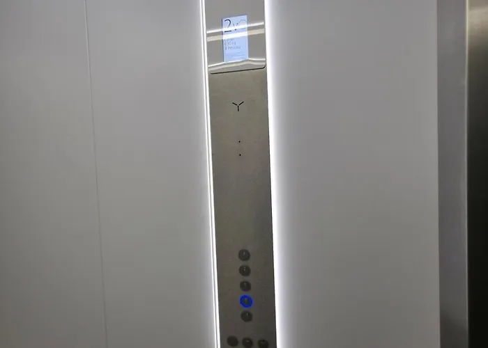 Lejlighed Spacious And Modern 2-bed With Garage *