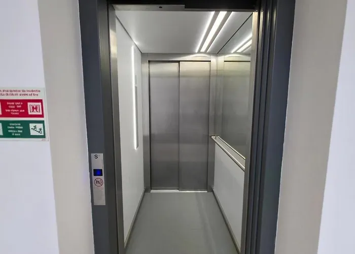 Spacious And Modern 2-bed With Garage *