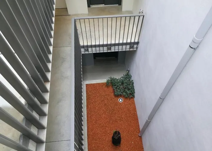 Spacious And Modern 2-bed With Garage *