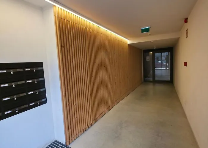 Spacious And Modern 2-bed With Garage