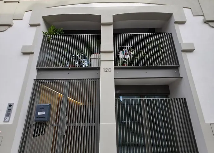 Spacious And Modern 2-bed With Garage *