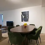 Διαμέρισμα Spacious And Modern 2-bed With Garage Πόρτο