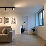 Spacious And Modern 2-bed With Garage *