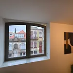 Διαμέρισμα Spacious And Modern 2-bed With Garage