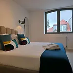 Spacious And Modern 2-bed With Garage
