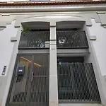 Spacious And Modern 2-bed With Garage *