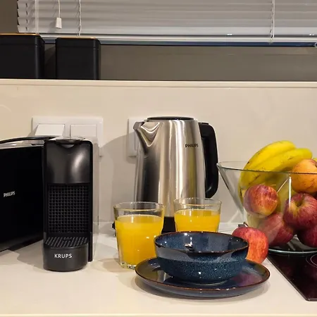 Spacious And Modern 2-bed With Garage *