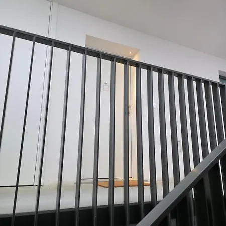 Spacious And Modern 2-bed With Garage דירה *