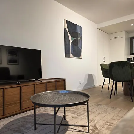 Spacious And Modern 2-bed With Garage Apartment