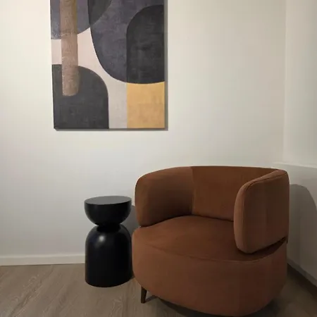 Apartment Spacious And Modern 2-bed With Garage