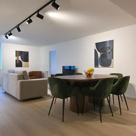 Apartment Spacious And Modern 2-bed With Garage