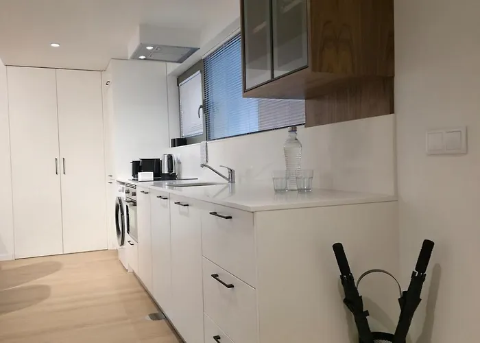 Lägenhet Spacious And Modern 2-bed With Garage *