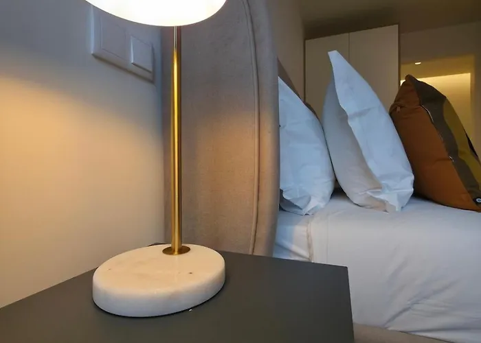 Spacious And Modern 2-bed With Garage Lägenhet